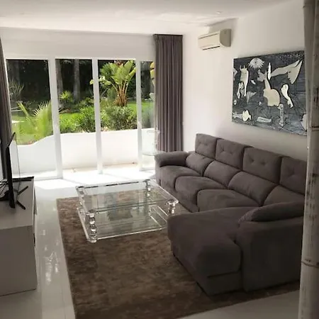Luxury Groundfloor Apartment *